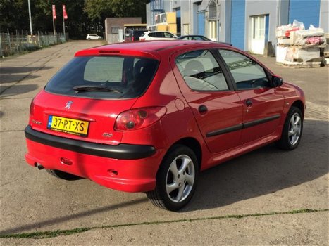 Peugeot 206 - 1.1 X-Design 5-DEURS, STUURBEKRACHTIGING, ELEK-RAMEN, CENT-VERGRENDELING, RADIO-CD-MP3 - 1