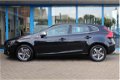 Volvo V40 - 2.0 D4 R-Design Navi - Parkeerassist - 1 - Thumbnail