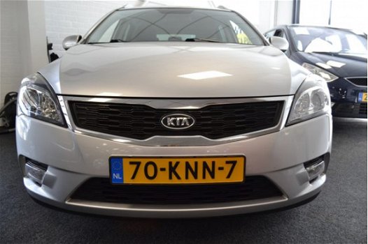 Kia Cee'd - 1.4 CVVT X-ecutive AIRCO / CRUISE / NAVI / TREKHAAK - 1