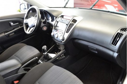 Kia Cee'd - 1.4 CVVT X-ecutive AIRCO / CRUISE / NAVI / TREKHAAK - 1