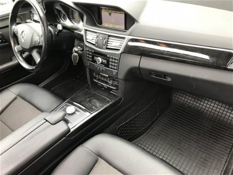 Mercedes-Benz E-klasse - 300 CDI AUTOMAAT PANORAMADAK XENON NAVI v 6 motor - 1