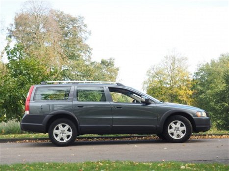 Volvo XC70 - 2.4 D5 AUT, NAVIGATIE, LEDER, EXTREEM MOOI - 1