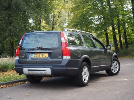 Volvo XC70 - 2.4 D5 AUT, NAVIGATIE, LEDER, EXTREEM MOOI - 1