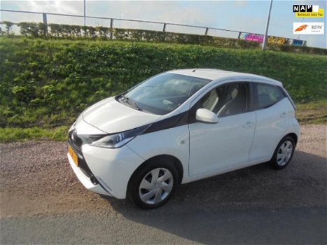 Toyota Aygo - 1.0 VVT-i x-play ayco benzine 5 deurs airco 26000 km eerste eigenaar - 1