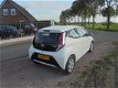 Toyota Aygo - 1.0 VVT-i x-play ayco benzine 5 deurs airco 26000 km eerste eigenaar - 1 - Thumbnail