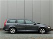 Volvo V70 - D5 AUT Momentum Leer / Trekhaak / Parkeersensoren achter - 1 - Thumbnail