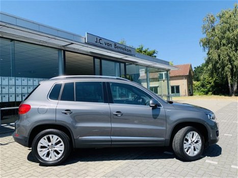 Volkswagen Tiguan - 1.4 TSI Sport&Style | TREKHAAK 1.600 KILO | STOELVERWARMING | NAVIGATIE | CRUISE - 1