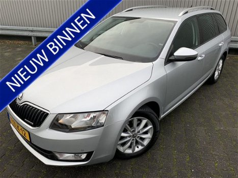 Skoda Octavia Combi - 1.6 TDI ECC NAVI TR.HAAK PDC LMV CHROOM - 1