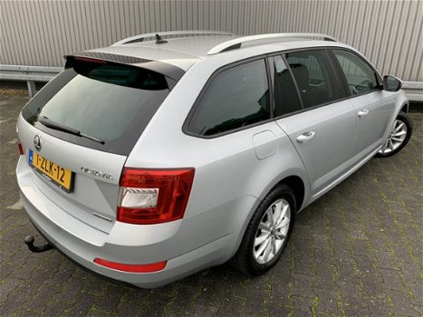 Skoda Octavia Combi - 1.6 TDI ECC NAVI TR.HAAK PDC LMV CHROOM - 1