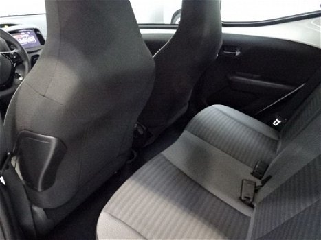 Toyota Aygo - 1.0 VVT-i x-play Automaat | Airco | Lichtmetalen velgen | Parkeercamera | Bluetooth | - 1