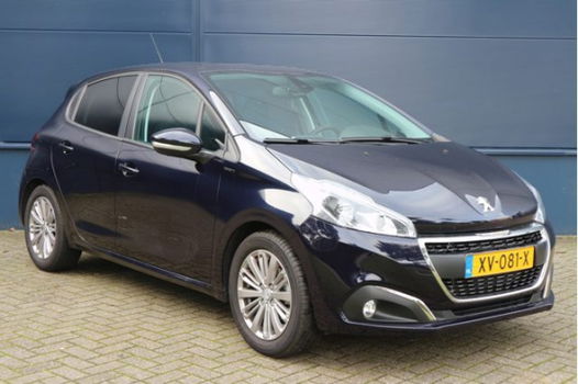 Peugeot 208 - 1.2 PureTech Signature Lichtmetaa/Navigatie/Parkeersensoren/Regen+lichtsensor - 1