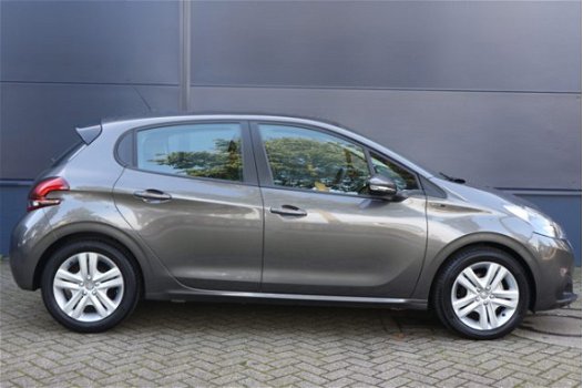 Peugeot 208 - 1.2 PureTech Signature Navigatie/DAB+/Parkeersensoren - 1