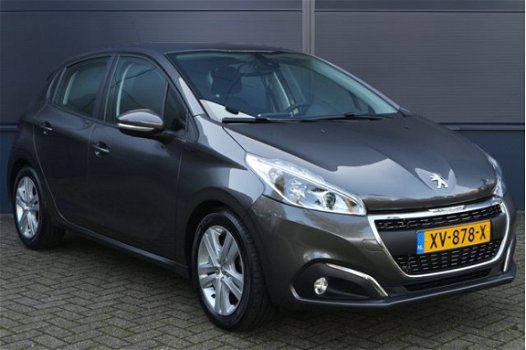 Peugeot 208 - 1.2 PureTech Signature Navigatie/DAB+/Parkeersensoren - 1