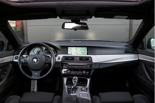 BMW 5-serie Touring - 525xd Executive M-Sport Pano Navi Xenon Elektrische Trekhaak Clima Panoramadak - 1