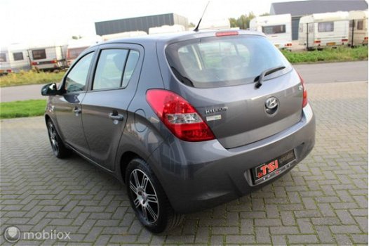 Hyundai i20 - Motion Airco, stuurwielbediening LM velgen - 1