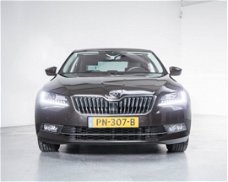 Skoda Superb - 1.6 TDI STYLE BUSINESS , Xenon, Navi, Stoelverw., Parkeersensoren, Keyless