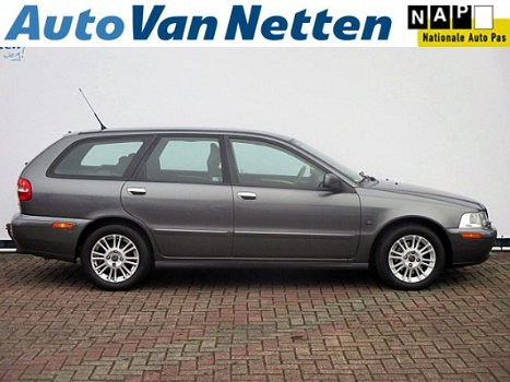 Volvo V40 - 1.8 16v 122pk, EUROPA uitv., Airco, Lmv, Cruise, Stoelverwarming, trekhaak - 1