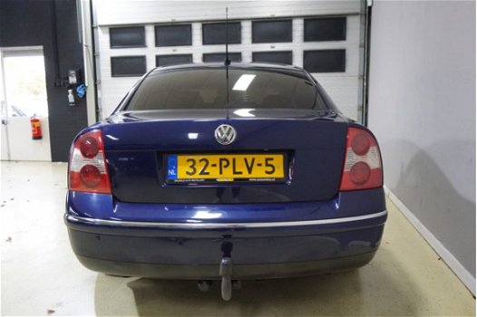 Volkswagen Passat - 2.8 V6 Sportline 4Motion - 1