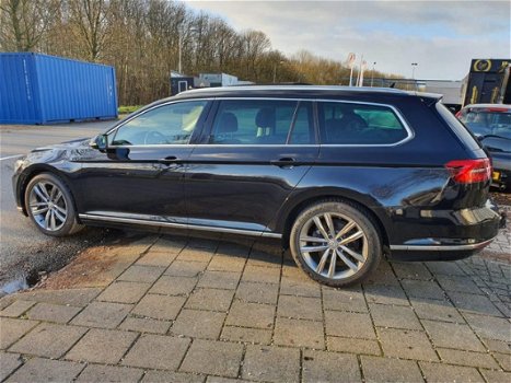 Volkswagen Passat Variant - R-Line 2.0 TDi 150PK Pano Dsg Leder Bomvolle Auto - 1