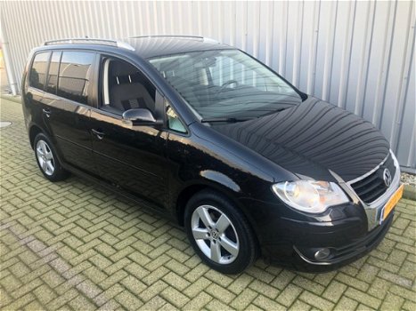 Volkswagen Touran - 1.4 TSI Highline Business AUTOMAAT/7-PERSOONS/NAVI/ECC/ZWART/DEALERONDERHOUDEN - 1