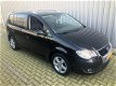 Volkswagen Touran - 1.4 TSI Highline Business AUTOMAAT/7-PERSOONS/NAVI/ECC/ZWART/DEALERONDERHOUDEN - 1 - Thumbnail