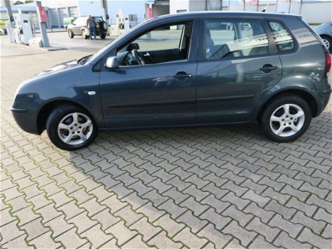 Volkswagen Polo - 1.4-16V , 5 deurs, lm-velgen - 1