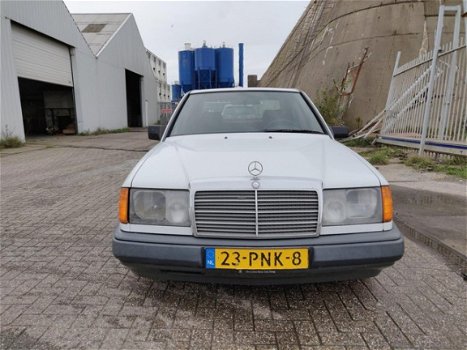 Mercedes-Benz 200-serie - 260 E (W124) - 1