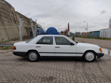 Mercedes-Benz 200-serie - 260 E (W124) - 1