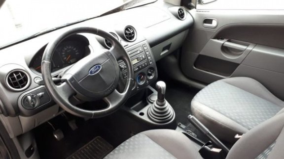 Ford Fiesta - 1.4 16v ghia - 1