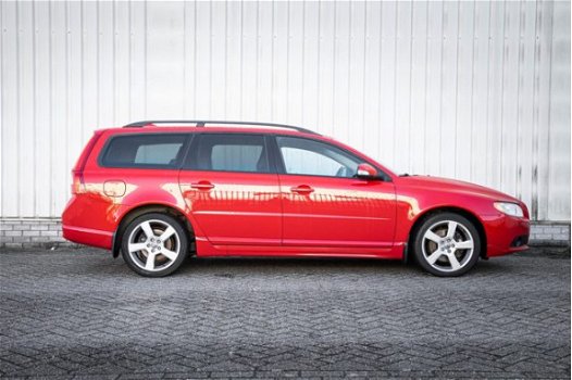 Volvo V70 - 2.5T Momentum Automaat - 1