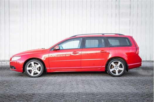 Volvo V70 - 2.5T Momentum Automaat - 1