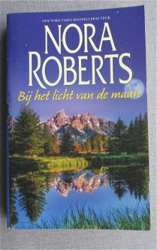 Nora Roberts - Bij het licht van de maan - 1