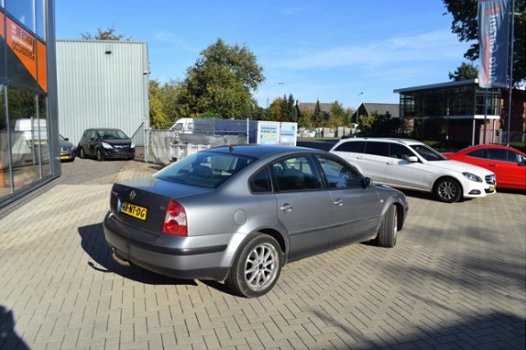 Volkswagen Passat - 2.0-20V - 1