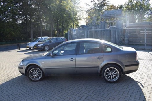 Volkswagen Passat - 2.0-20V - 1