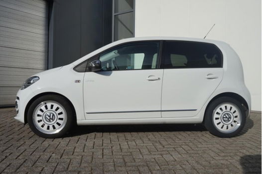 Volkswagen Up! - 1.0 60pk High up 5drs. | Navigatie | Airco | Bluetooth - 1