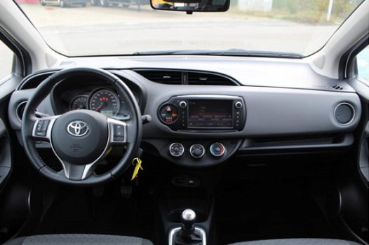 Toyota Yaris - 1.0 VVT-i Aspiration | Rijklaar | Airco | Camera | Bluetooth - 1