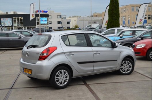 Hyundai i20 - 1.4i DynamicVersion Airco | El. ramen | Centr. vergr. | NAP - 1