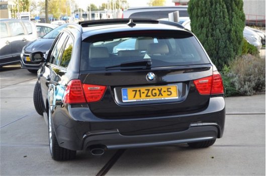 BMW 3-serie Touring - 318i High Executive Automaat | M Pakket | Panoramadak | Leder | Navi | NAP - 1