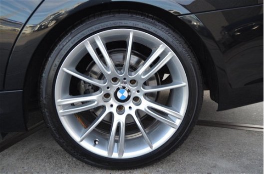 BMW 3-serie Touring - 318i High Executive Automaat | M Pakket | Panoramadak | Leder | Navi | NAP - 1