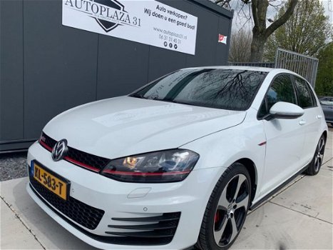 Volkswagen Golf - 2.0 TSI GTI - 1