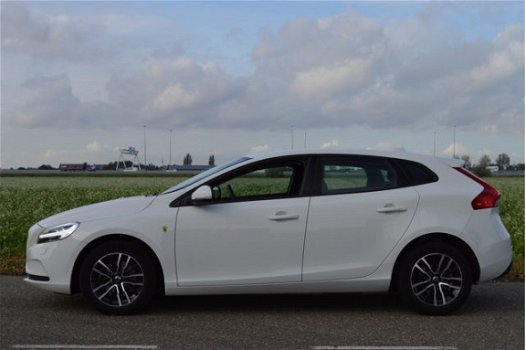 Volvo V40 - 2.0 T2 NORDIC + NAVI/PDC/LED - 1