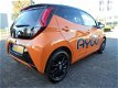 Toyota Aygo - 1.0 VVT-i x-cite Airco, parkeercamera & 15'' lichtmetalen velgen - 1 - Thumbnail