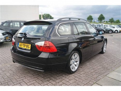 BMW 3-serie Touring - 325i Executive Leder/Nav/Dealer ond - 1