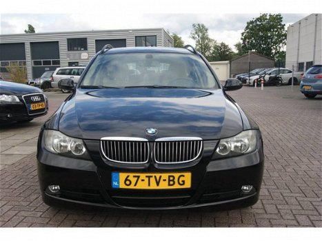 BMW 3-serie Touring - 325i Executive Leder/Nav/Dealer ond - 1