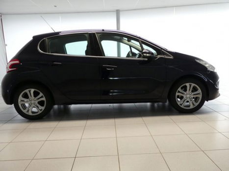 Peugeot 208 - 1.2 PureTech Executive Navi | Clima | Cruise | Lm velgen enz enz - 1