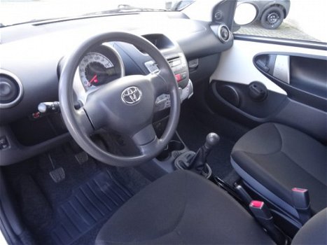 Toyota Aygo - 1.0 VVT-i Now - 1