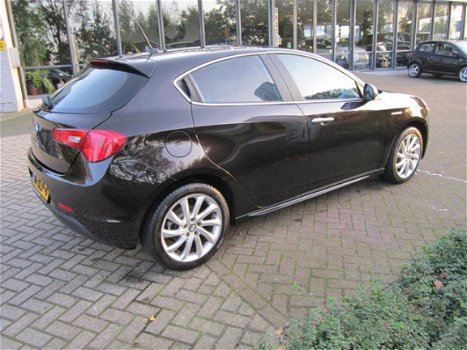 Alfa Romeo Giulietta - 1.4 T Distinctive /TURBO/NAVIGATIE/LEDER/AUTOMAAT/CLIMATE EN CRUISE CONTROL - 1