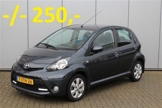 Toyota Aygo - 1.0 VVT-I DYNAMIC ORANGE NAVIGATIE AIRCO 5DEURS - 1