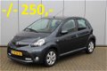 Toyota Aygo - 1.0 VVT-I DYNAMIC ORANGE NAVIGATIE AIRCO 5DEURS - 1 - Thumbnail