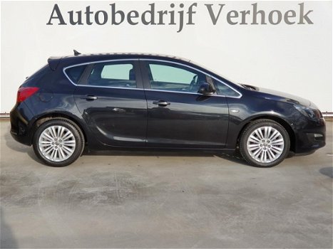 Opel Astra - 1.4 TURBO 140PK 5-DRS COSMO NAVI-PDC - 1